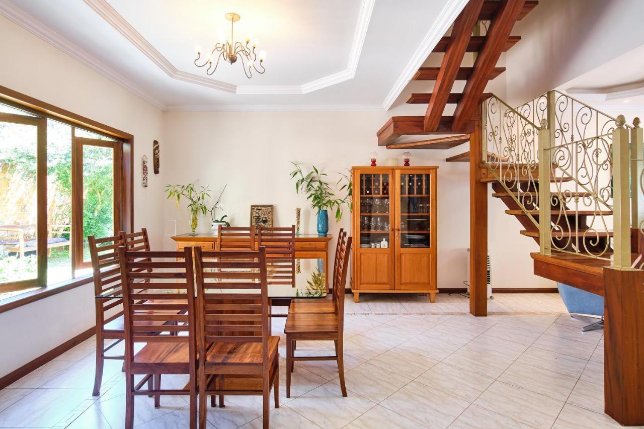 فيلا Casa Petunia Com Ar E Piscina Perto Do Centro باراتي المظهر الخارجي الصورة