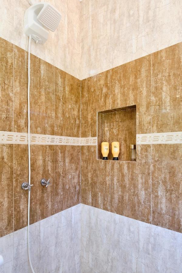 فيلا Casa Petunia Com Ar E Piscina Perto Do Centro باراتي المظهر الخارجي الصورة